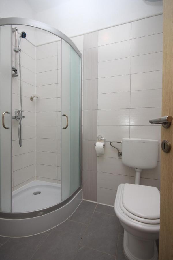 Apartments By The Sea Zubovici, Pag - 6394 Стая снимка