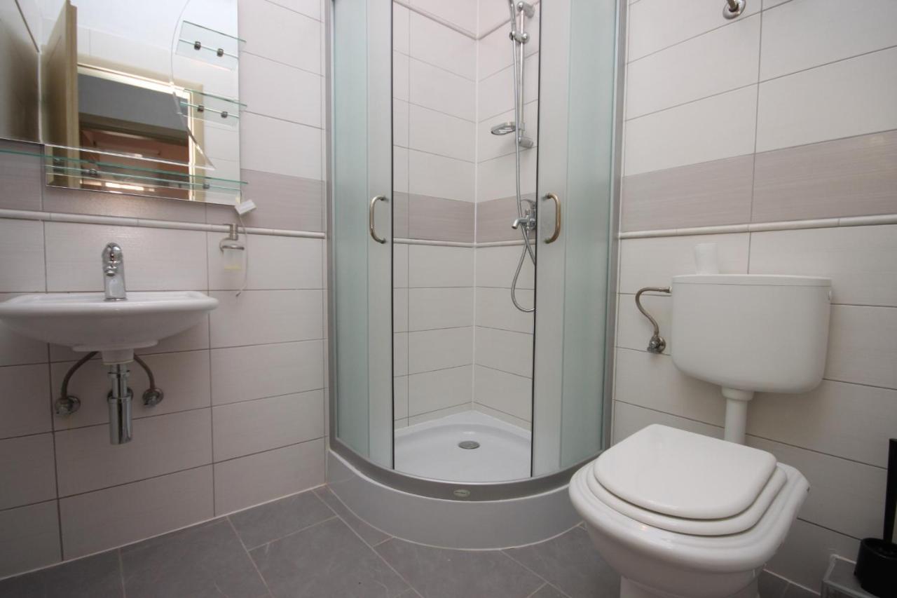 Apartments By The Sea Zubovici, Pag - 6394 Екстериор снимка